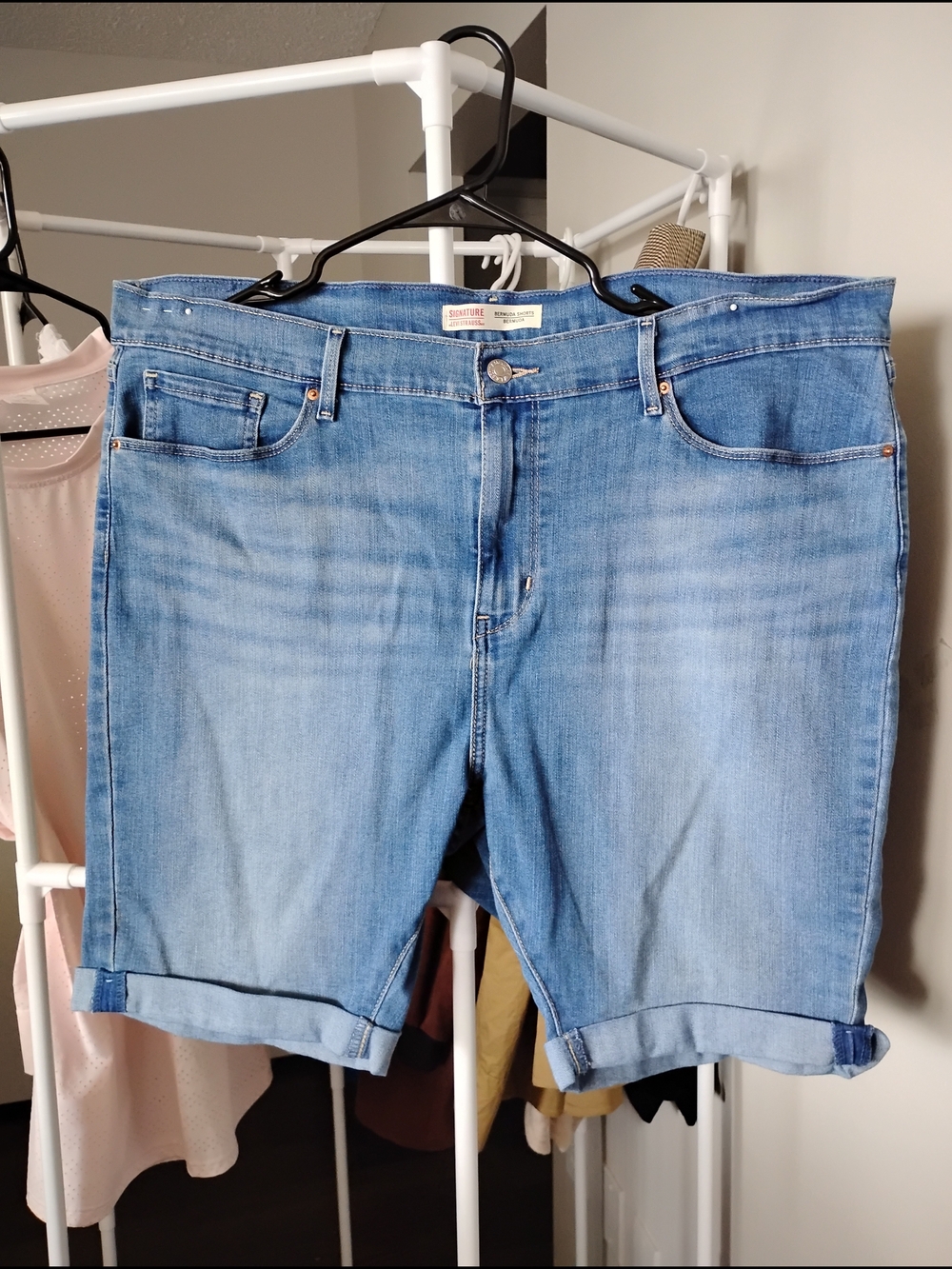 Signature by Levi Strauss Women Light Blue Denim Bermuda Jeans 5 Pockets Shorts
